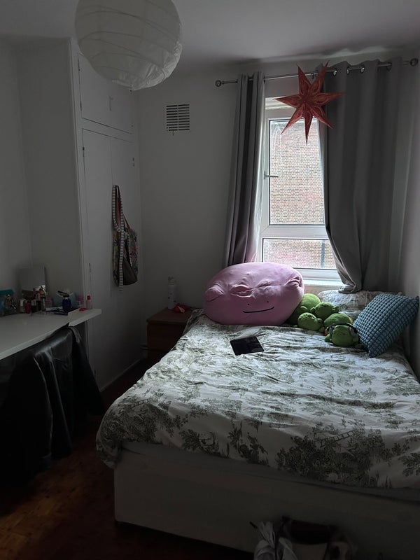 Room Meadow Road in Greater London