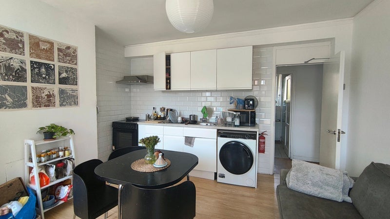 Room Meadow Road in Greater London