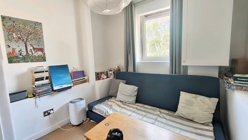 Room Meadow Road in Greater London