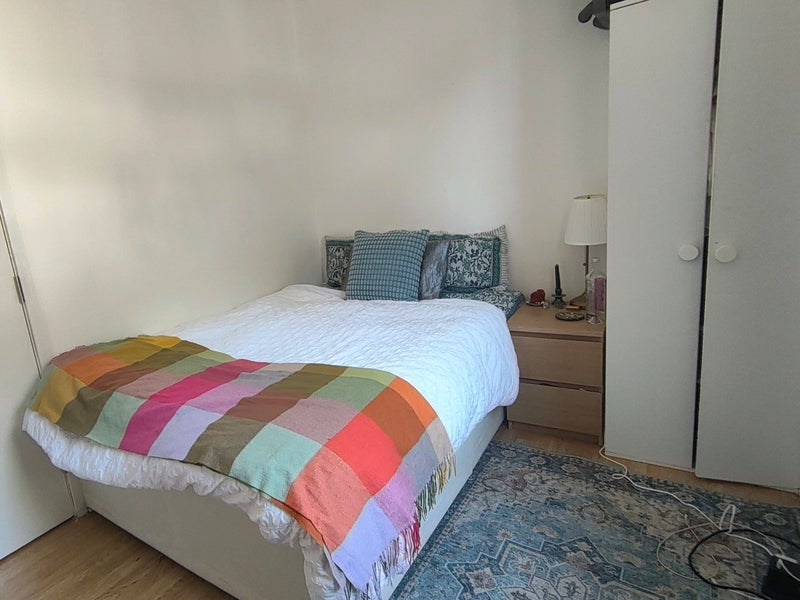 Room Meadow Road in Greater London