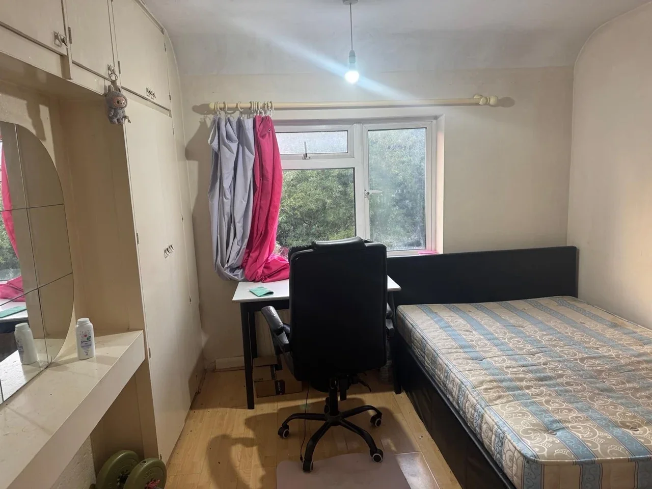 Room Long Drive in Greater London
