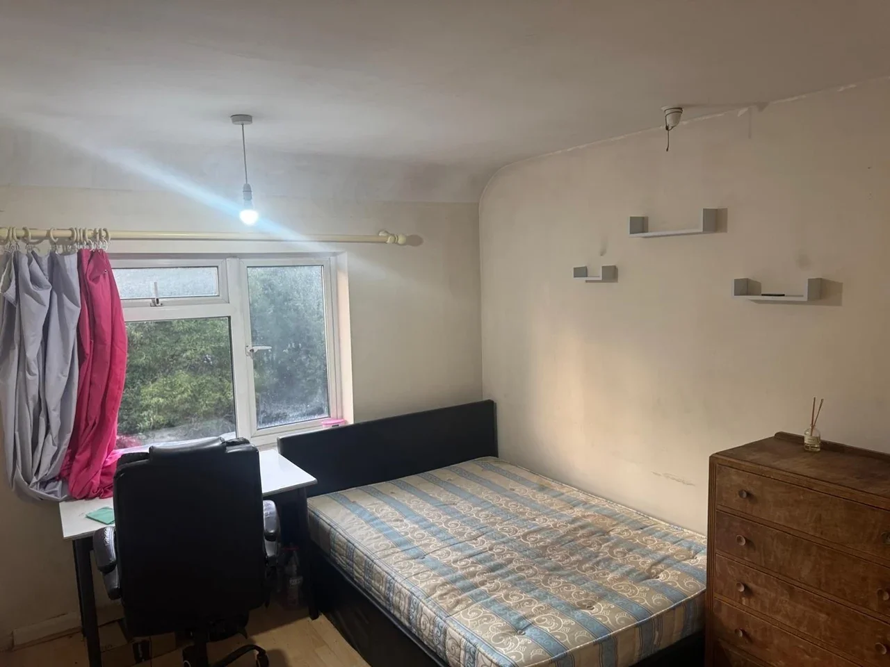 Room Long Drive in Greater London