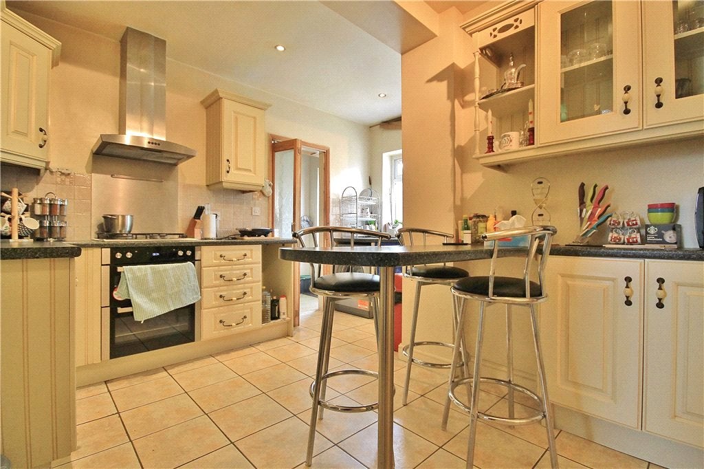 Room Beechwood Road in Woking