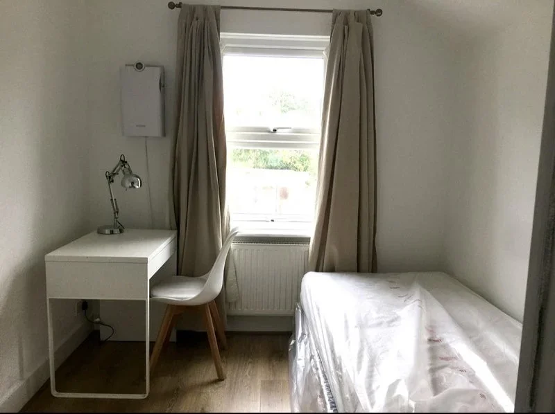 Room Faggs Road in Greater London