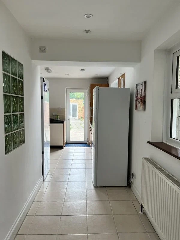 Room Faggs Road in Greater London