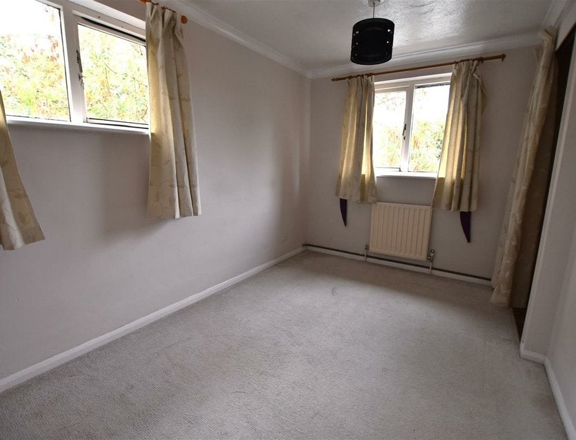 House Frankswood Avenue in Greater London