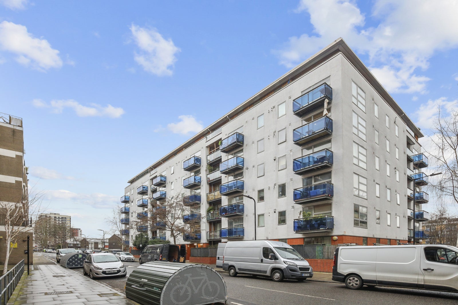 Flat De Beauvoir Crescent in Greater London