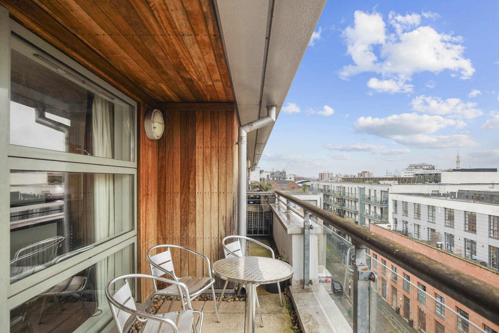 Flat De Beauvoir Crescent in Greater London