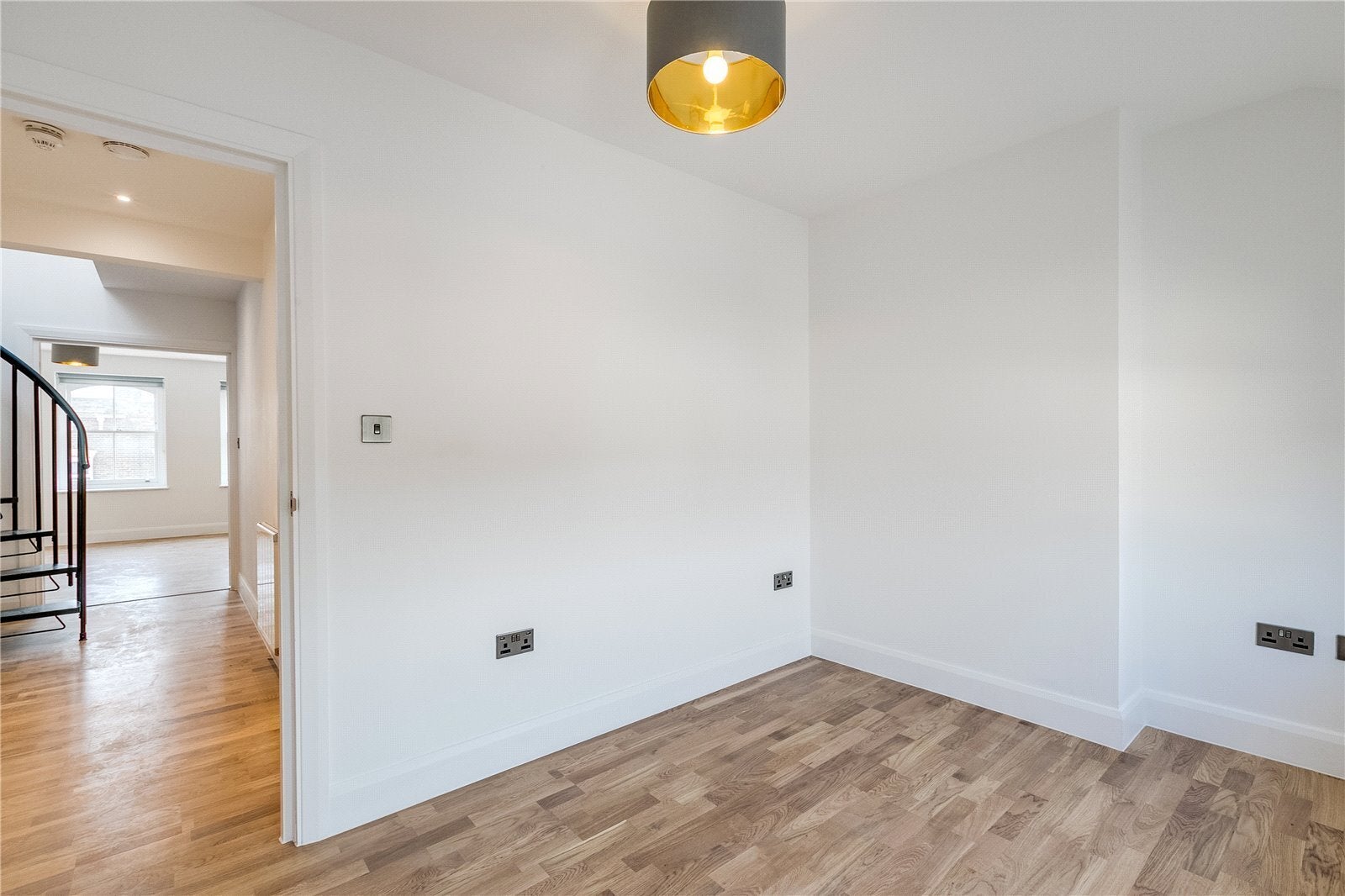 Flat Goulton Road in Greater London