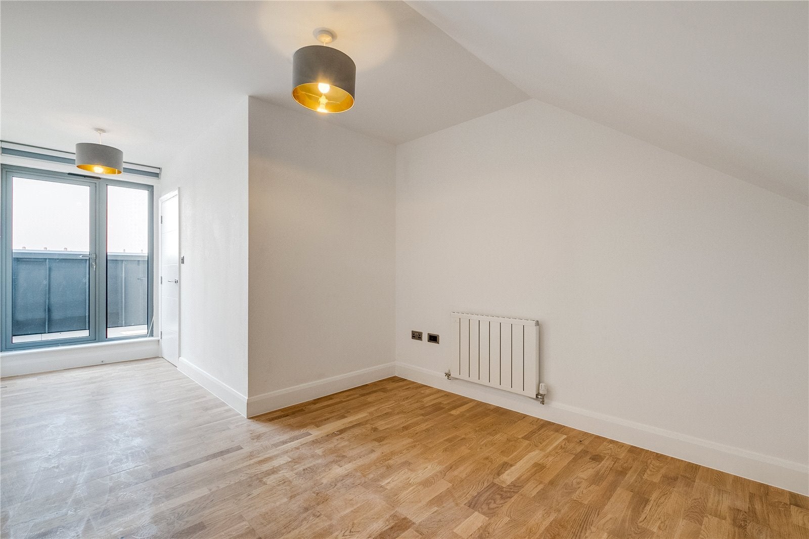 Flat Goulton Road in Greater London