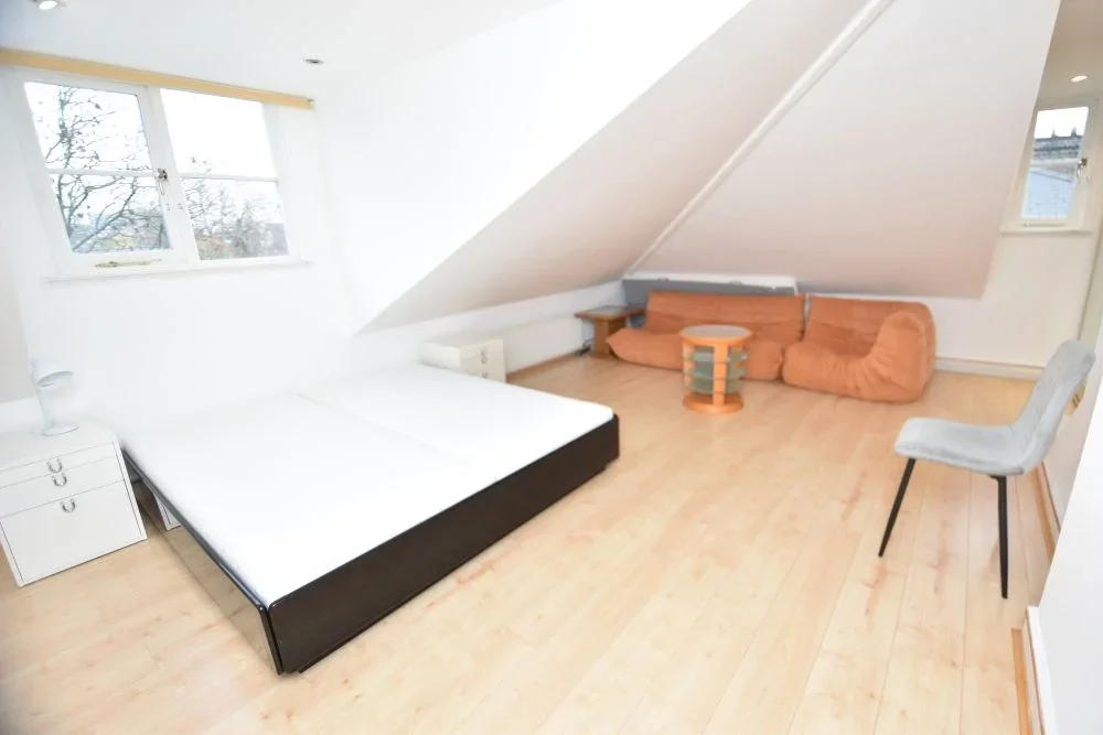 Flat Fellows Road in Greater London