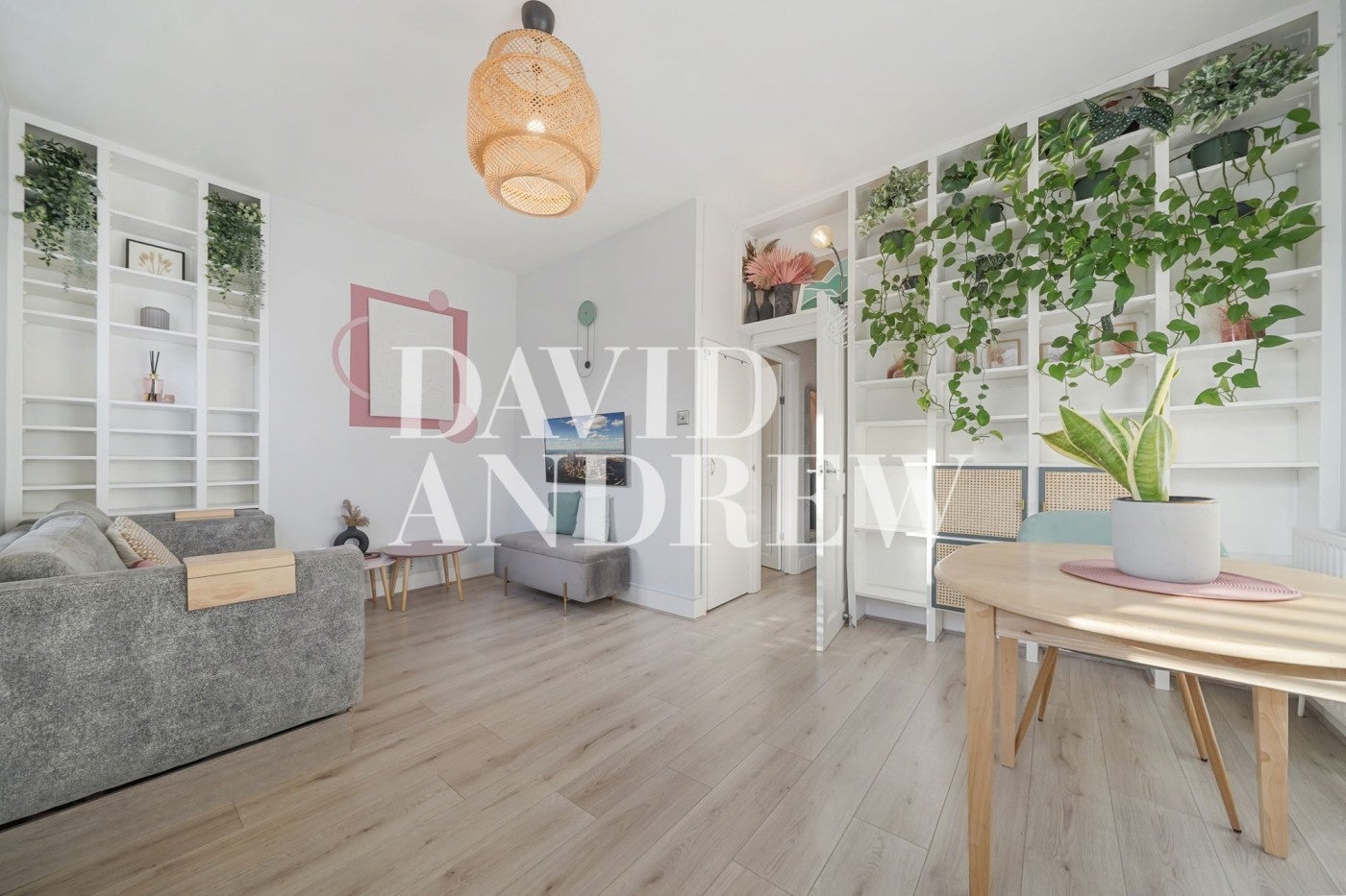 Flat Brownswood Road in Greater London