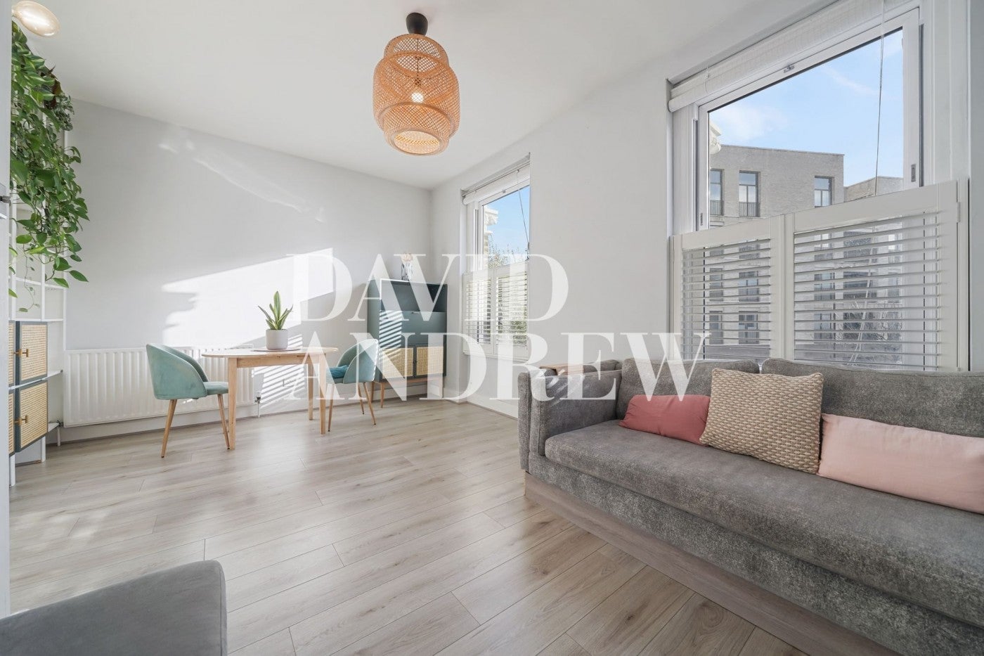 Flat Brownswood Road in Greater London