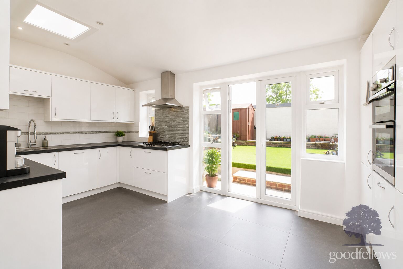 House Kimpton Road in Greater London