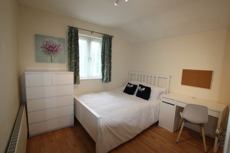 Room Delapre Crescent Road in Northampton