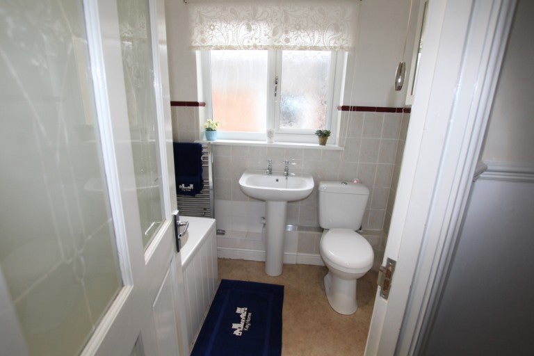 Room Delapre Crescent Road in Northampton
