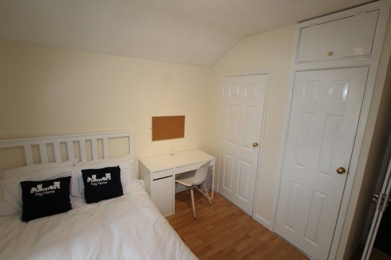 Room Delapre Crescent Road in Northampton