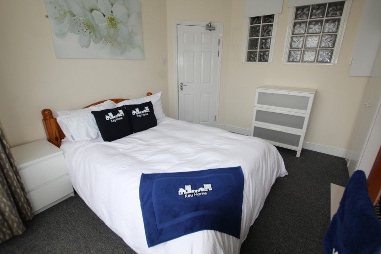 Room Delapre Crescent Road in Northampton