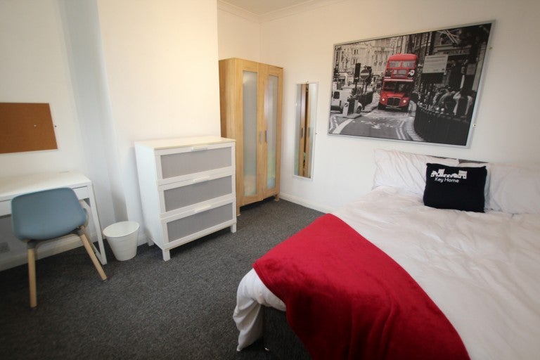 Room Delapre Crescent Road in Northampton