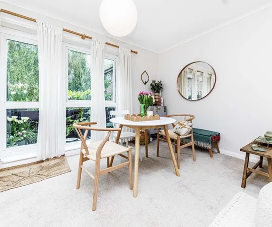 Flat Fairfax Road in Greater London