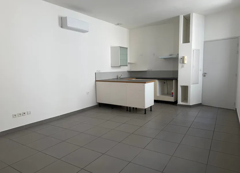 Flat Rue des Anciens Combattants d'Afrique du Nord in Beaucaire
