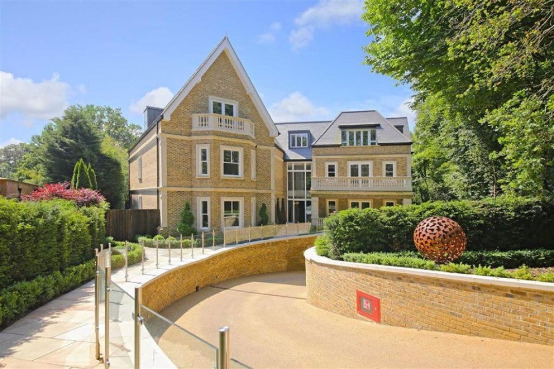 Flat Camlet Way in Greater London