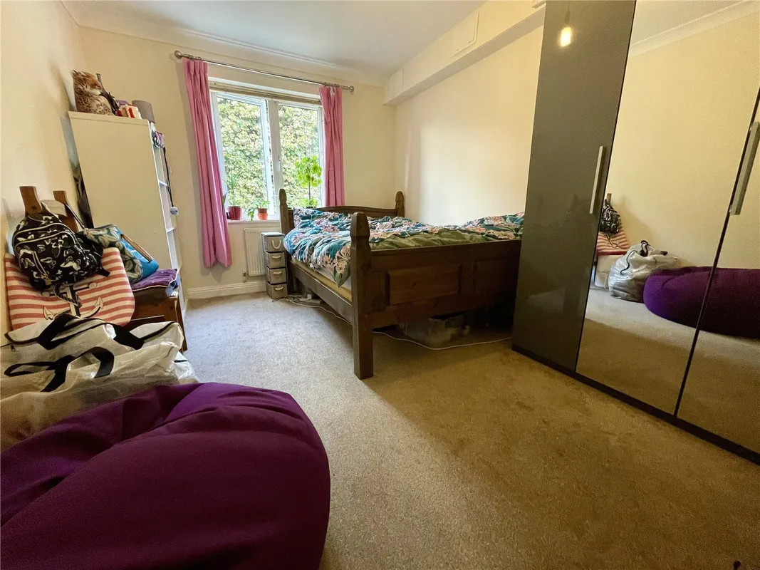 Flat Lampton Gardens in Bournemouth