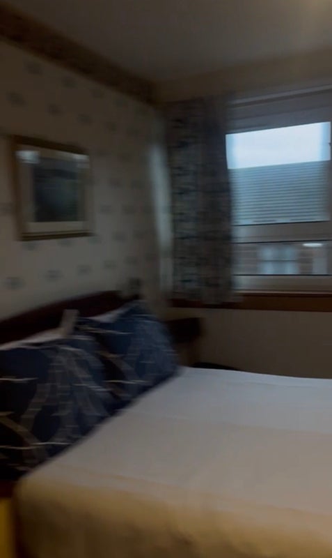 Room Crow Road in Glasgow