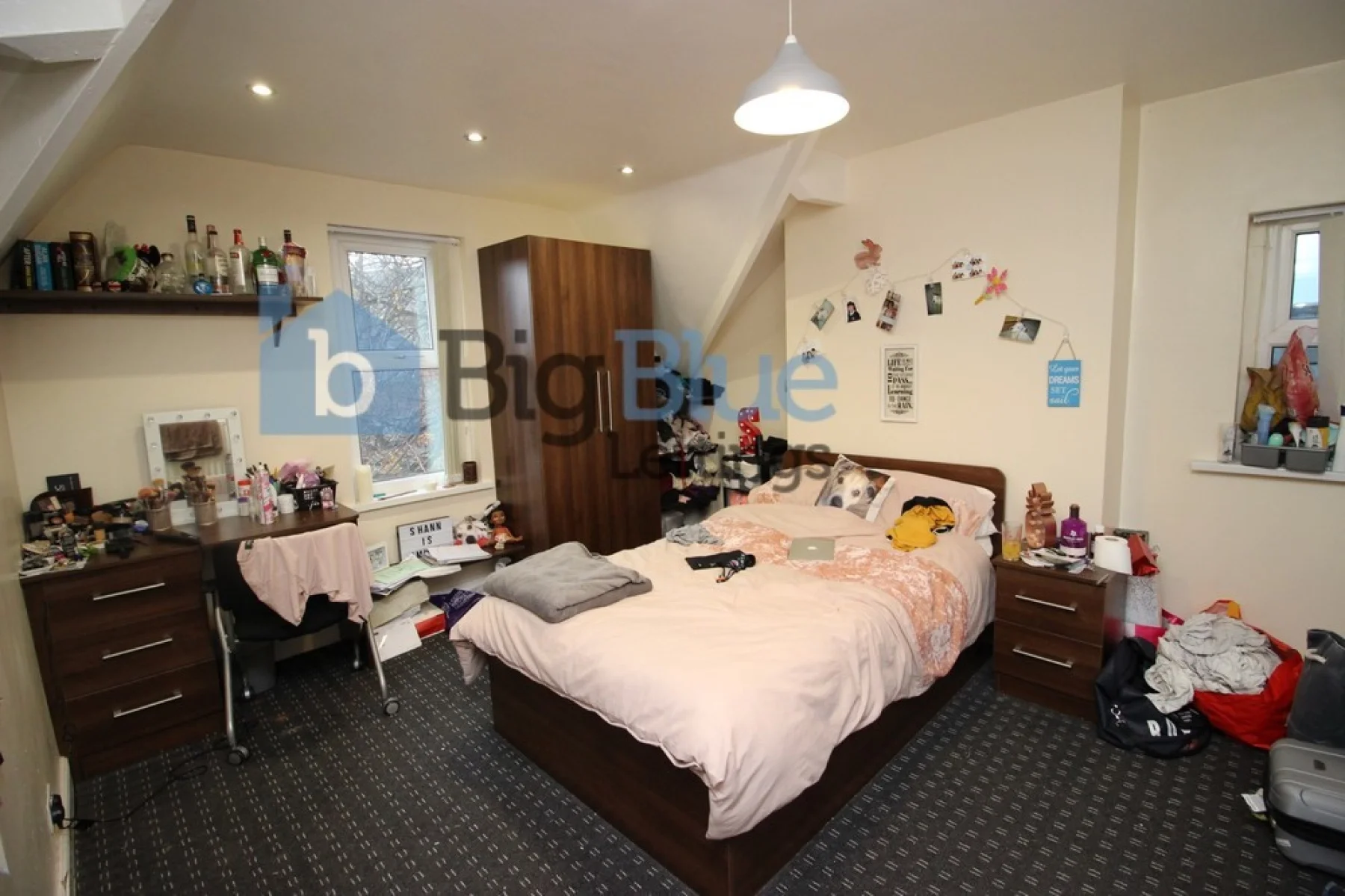 Flat Kirkstall Lane in Leeds