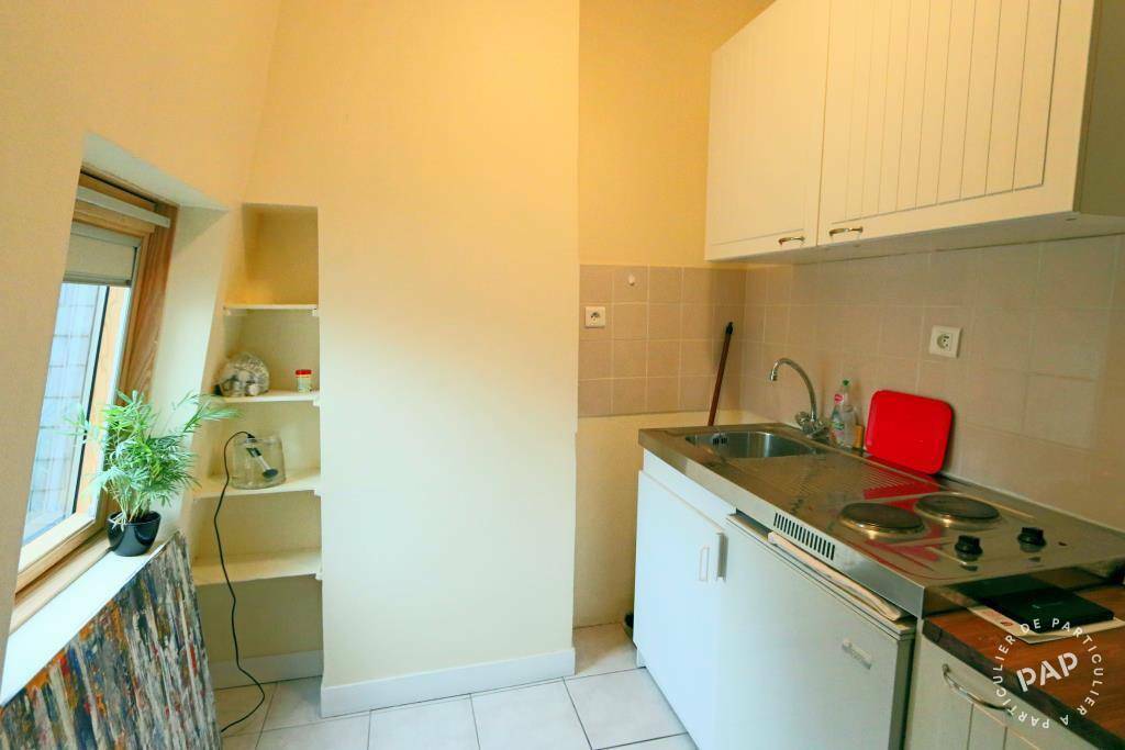Flat Rue de Chazelles in Paris