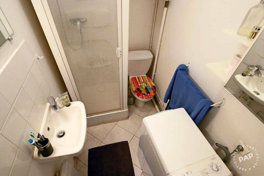 Flat Rue de Chazelles in Paris