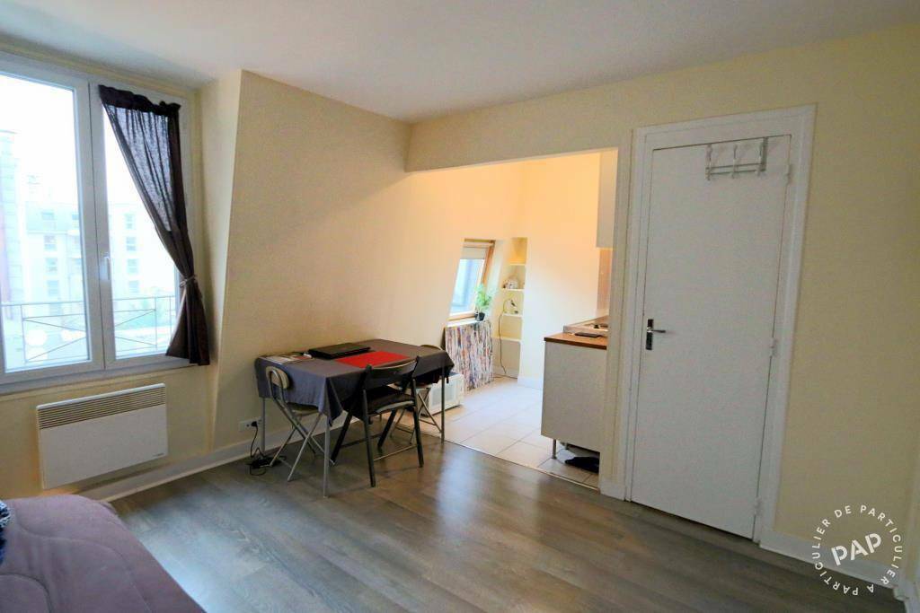 Flat Rue de Chazelles in Paris