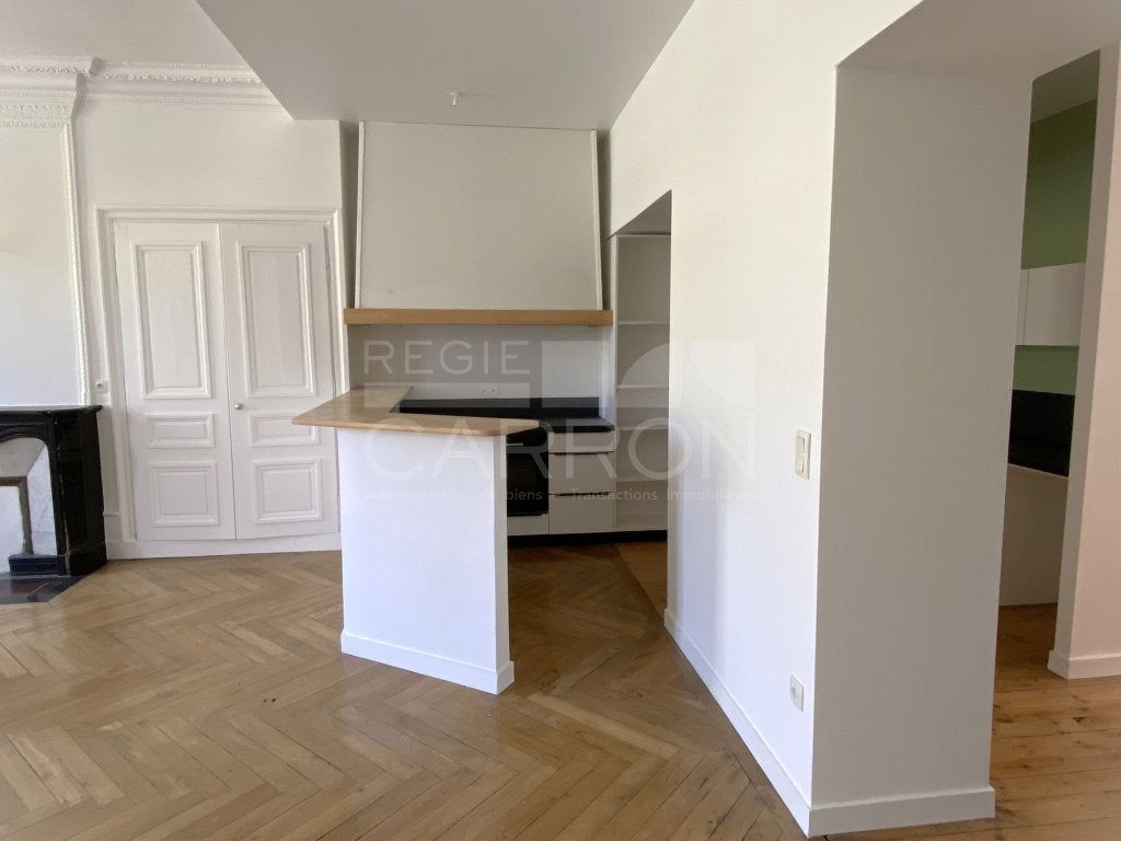 Flat Place Jean Jaurès in Saint-Étienne