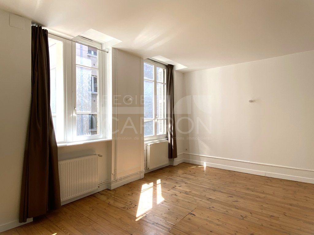 Flat Place Jean Jaurès in Saint-Étienne