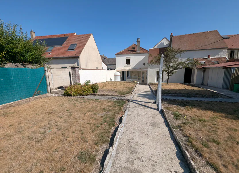 Maison D 1004 à Jouy-le-Châtel