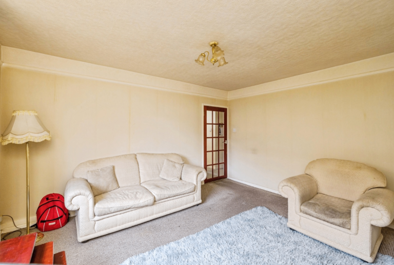Flat Ochiltree Gardens in City of Edinburgh