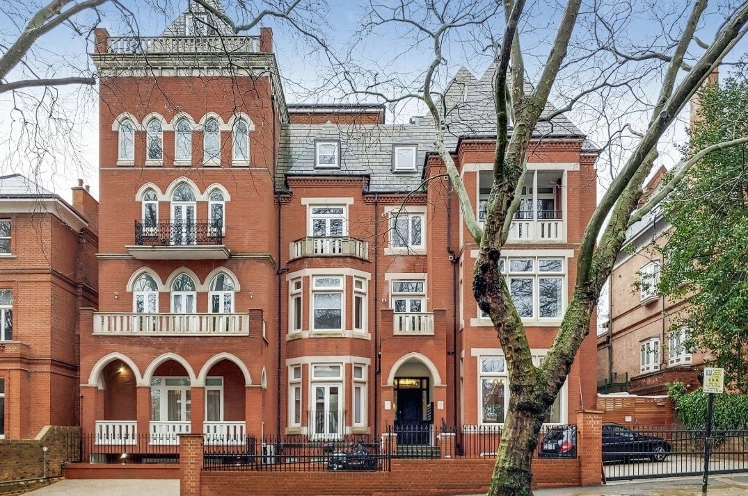 Flat Fitzjohn's Avenue in Greater London