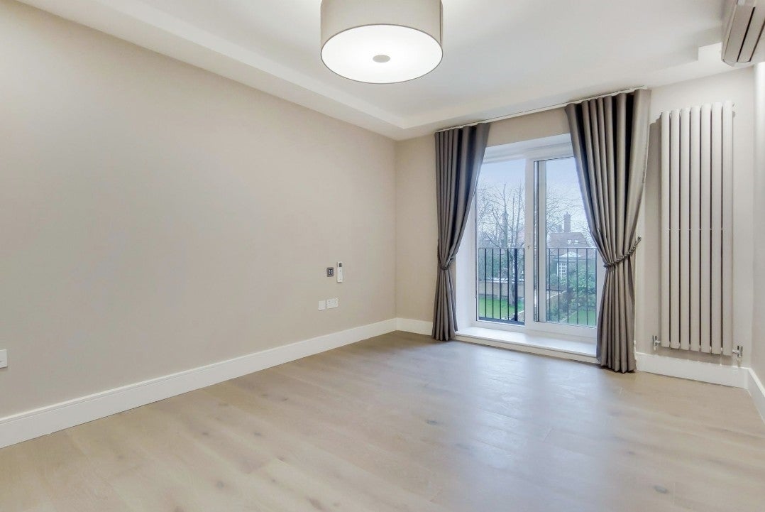 Flat Fitzjohn's Avenue in Greater London