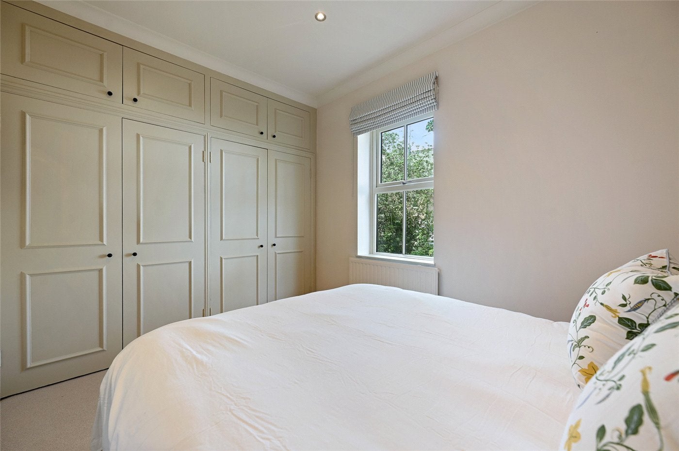 Flat Blythe Road in Greater London