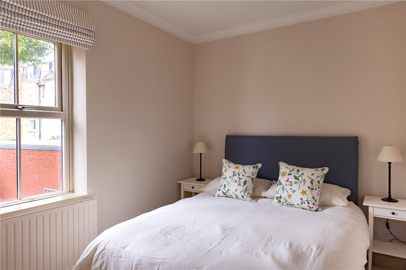 Flat Blythe Road in Greater London