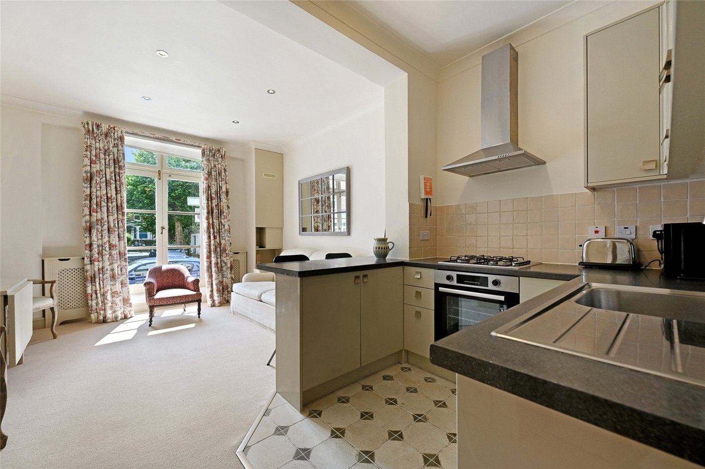 Flat Blythe Road in Greater London