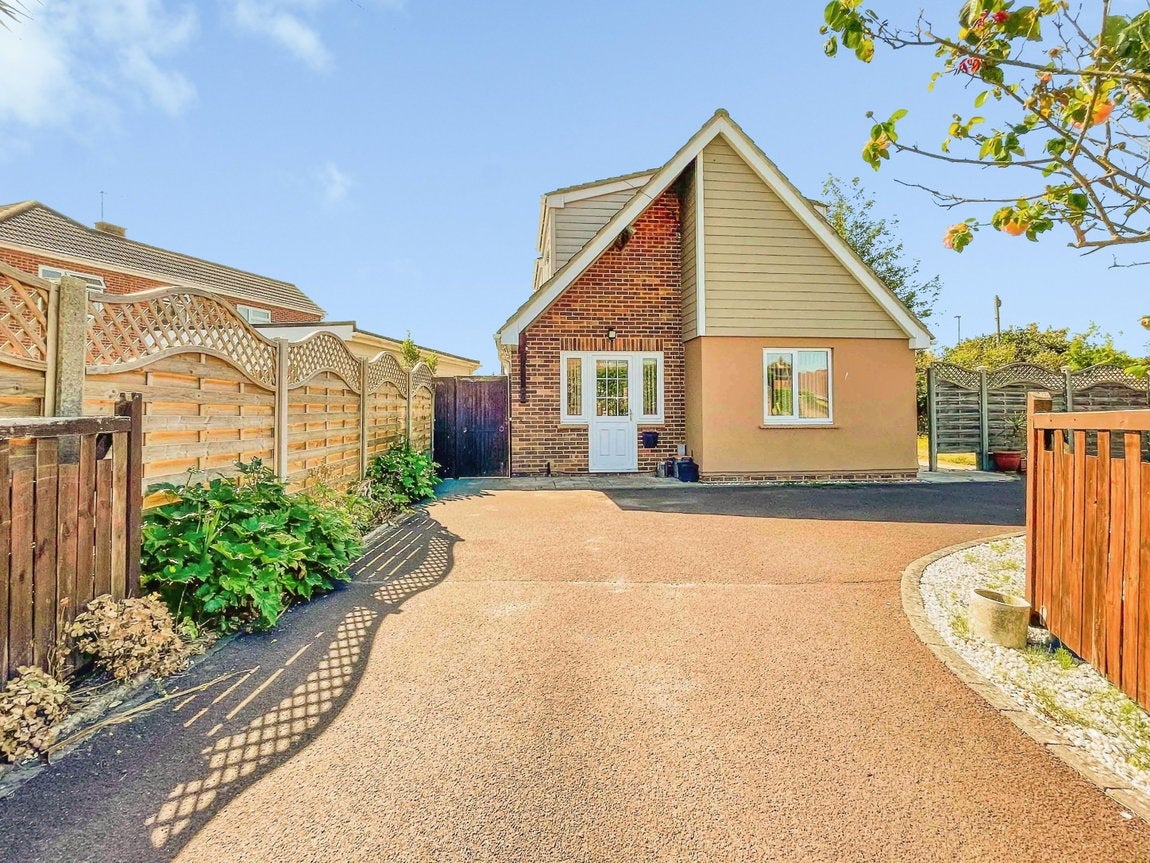 House Hunts Pond Road in Fareham