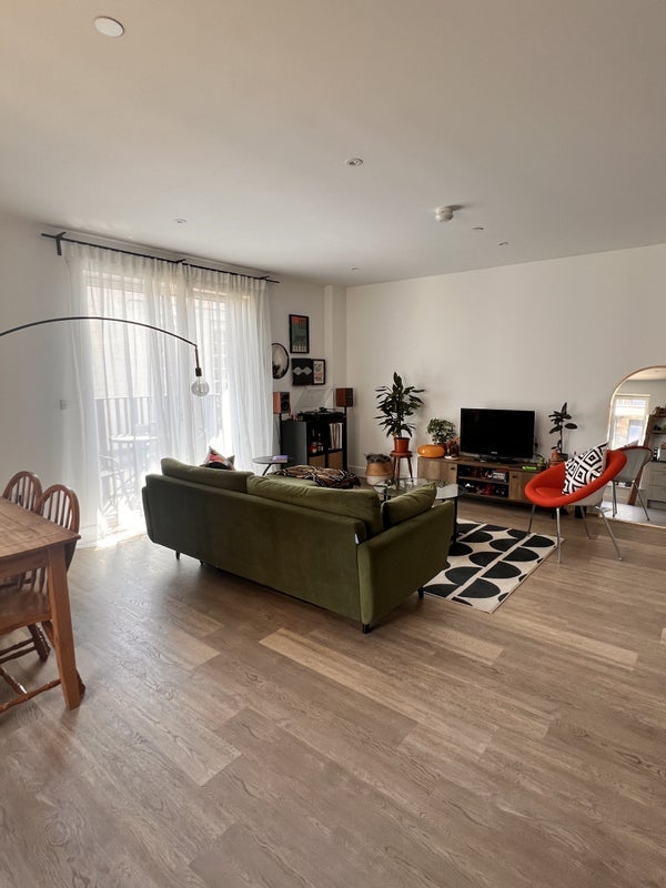 Room Forest Road in Greater London