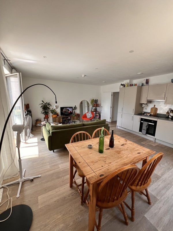 Room Forest Road in Greater London
