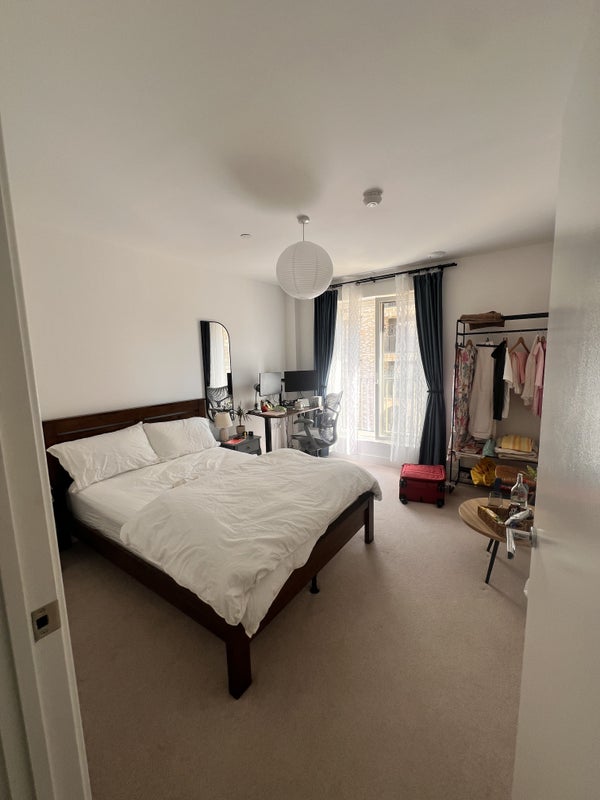 Room Forest Road in Greater London