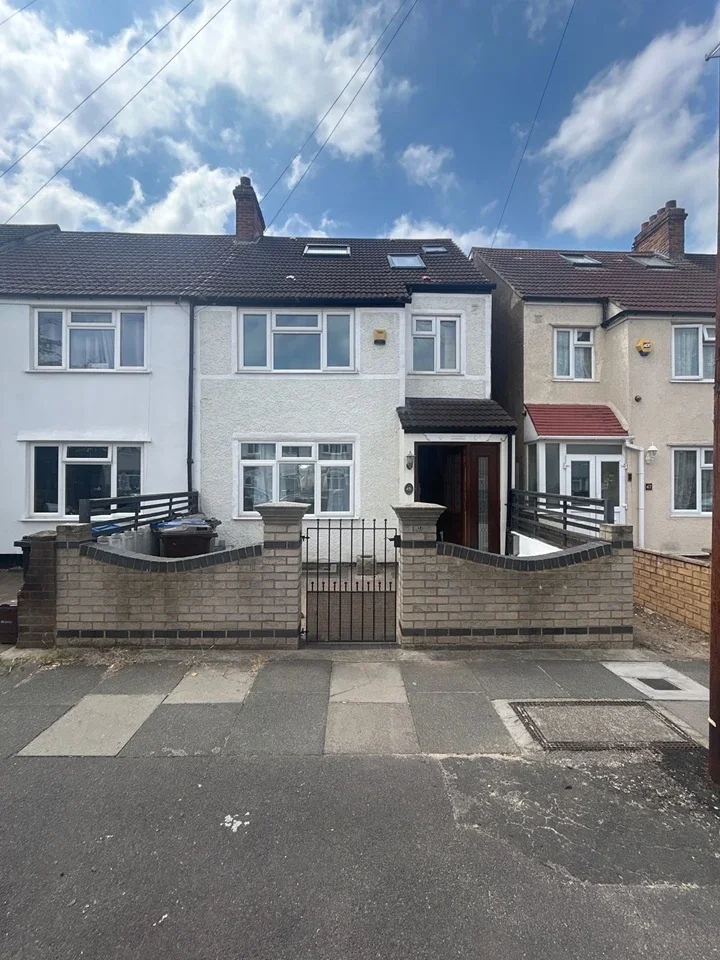 House Longthornton Road in Greater London