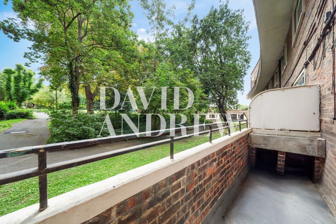 Flat Avenell Road in Greater London