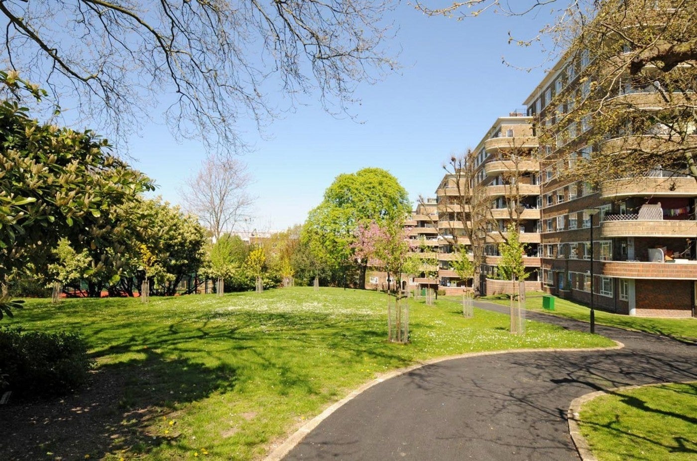 Flat Avenell Road in Greater London