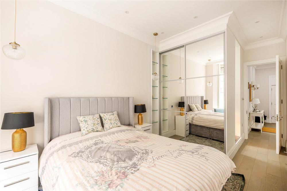 Flat Frampton Street in City of Westminster