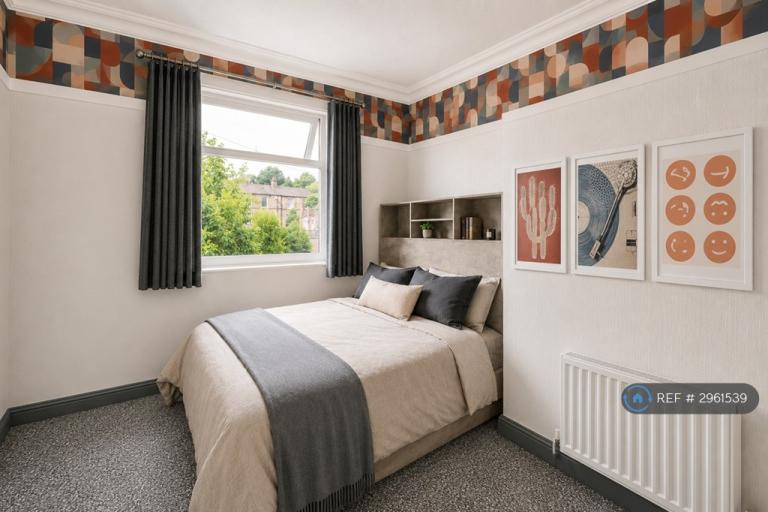 Room Shay Lane in Calderdale